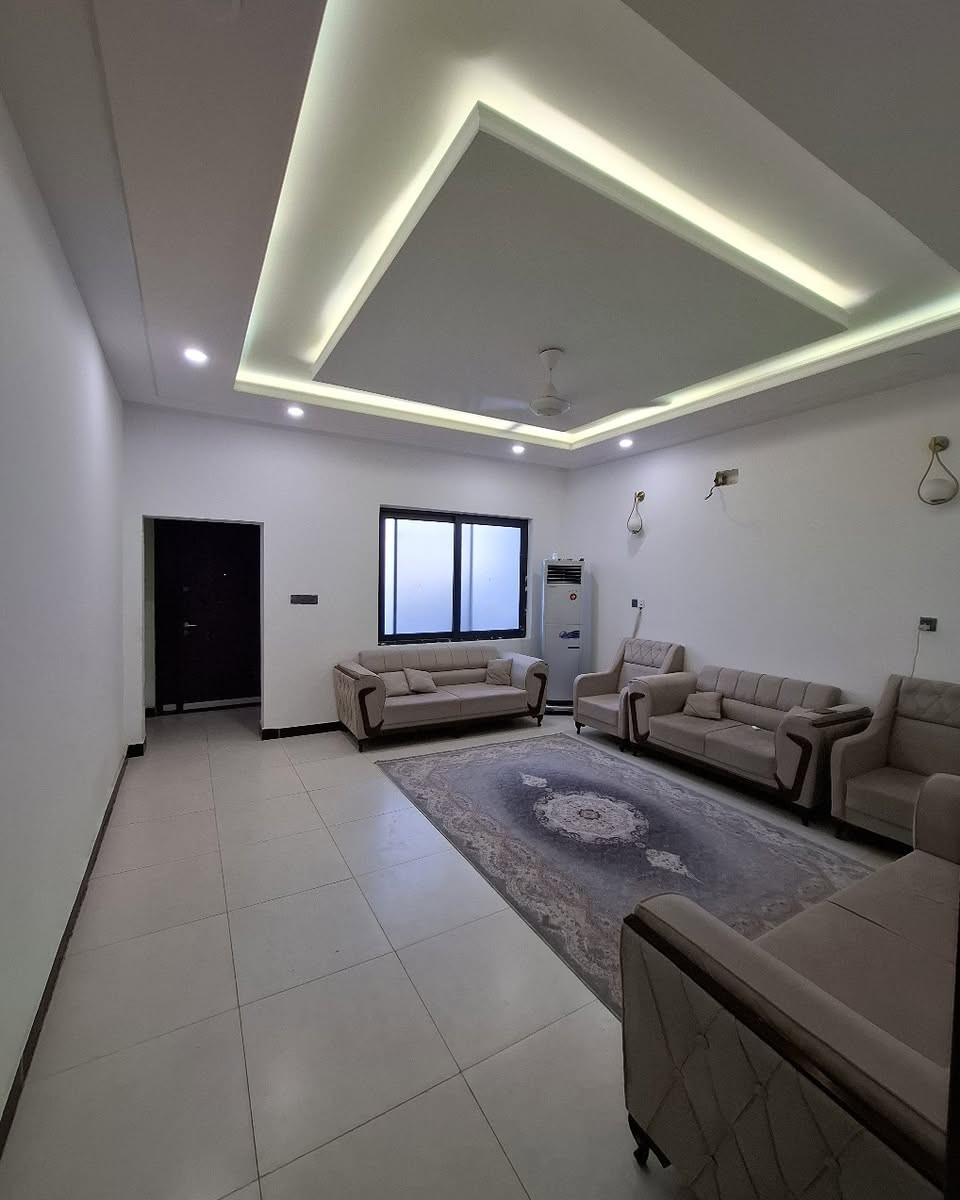 ⚠️السلام عليكم ورحمة الله وبركاتة ⚠️ 
💢 (دارللبيع في مجمع البركه )🏘
مساحه:- ٢٠٠متر ركن 
يتكون:- من غرفتين وصاله ومطبخ واستقبال وصحيات 
الدار مطلوب للمصرف(١١٧مليون )
ملاحظه(لاتنسى لايك والمتابعه )
💲لمعرفة تفاصيل او السعر علق (تم)تصلك رسالة بكافة التفاصيل
🔷للاستفسار الاتصال على 
*********** ☎️ 
*********** ☎️ 
*********** 
💢مكتب الحداثة للعقارات والتوسط العقاري 

📌عنوان المكتب : #السماوة حي الصدر شارع النادي الرياضي مجاور  شركة نقليات الوسيط قرب  مطعم الخليج 
▪️https://maps.app.goo.gl/vFx5TztZpnyBGpSv7▪️ 

✅نستقبل جميع العروض والطلبات العقارية ✅
