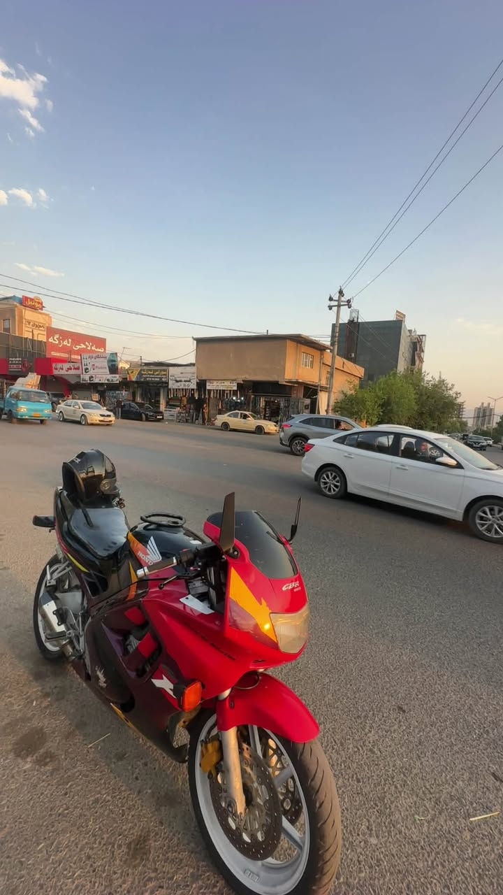 Honda CBR 600 F2 

ماتۆڕەکە بە عەیبو کەم و کوڕییە بە شەرت 

نرخی ١٦ گەڵا 

شوێن سلێمانی 

***********
