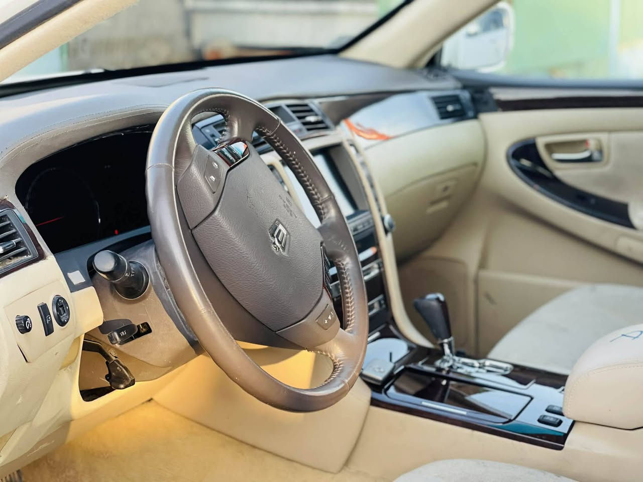 2007بڕاوە
گێڕگەورە مەکینە بچوک 180بێدوکەڵ
ساج مەلەکی 
سێ دوگمە پەردە 
شاشەوکامێرە
کامل مەسرەف ساردوگەرمی بەسراوە جامی هەڵگیراوە 
چاڵوشوختی نیە تەقەوڕەقەی نیە عەشیای ناوسنوق کامل دەعمولێدراوی نیە شانسیو کەڤەر بەشەرت سەقفی شوشەی
سەقفوحیزام بەشەرت سەیارەکە زۆرجوانە هیچ مەسرەفی نیە تایەوپاتری تازە 
شوێن سەیدسادق 
***********ڤایبەر
***********
