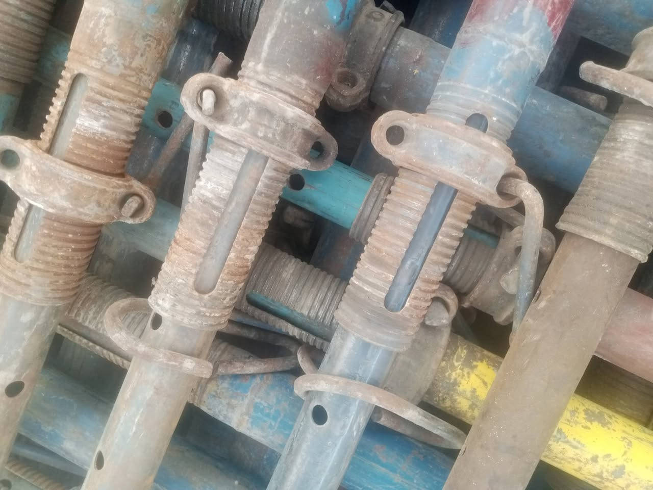 جكات الو الحاضن سن خشن وزن ثقيل
المكان بصره للستفسار ***********
