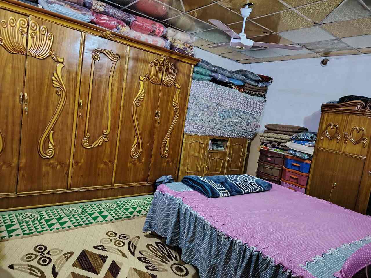 لبيع بيت 100متر يحتوي ع مطبخ غرفه وستقبل وصاله مكان 17تموز شارع رقم 9 رقم تلفوان ‏‪***********‬‏
