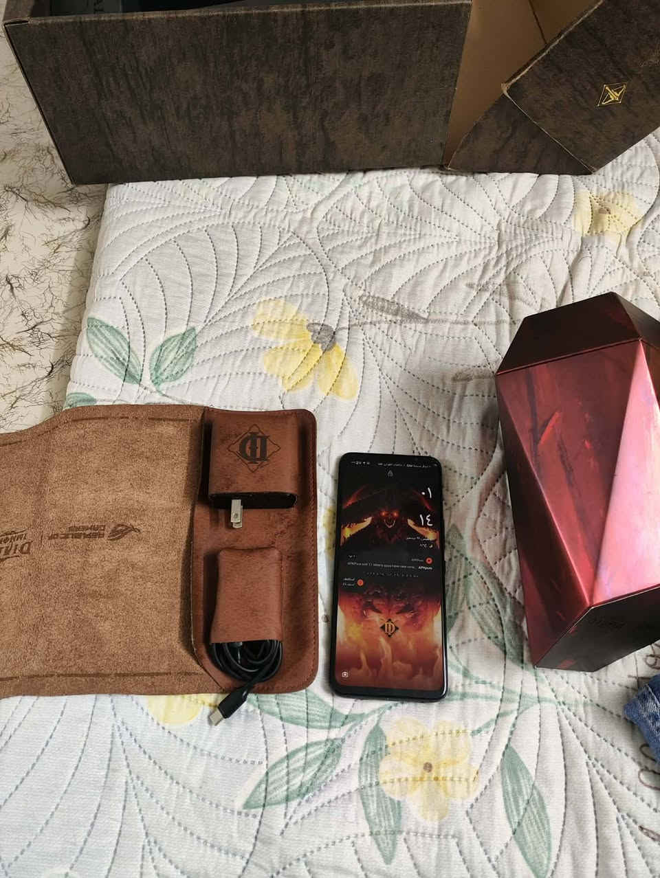 اسوس روج 6 نسخه خاصة
512 16 
120 شفتات 
منافذ شحن 2
ملحقات كامله 
400 بي مجال 
فطر بلكلاس ما ماثر ع لمس نهائيا 
حافضه ويا
مرات سيم كارتت يشتغل مرات لا 
بغداد ***********
