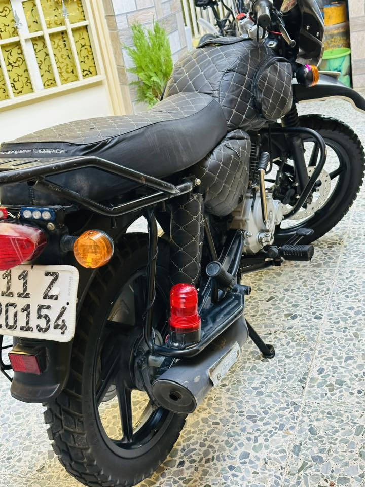 السلام عليكم بوكسر جبلي موديل2023 رقم وسنوية بـ أسمي بغداد تحويل ثاني يوم
الدراجة وكالة مابيها اي نواقص ماشية 22 ألف عنواني بغداد مدينة الصدر للتواصل وللأستفسار خاص رقمي***********
