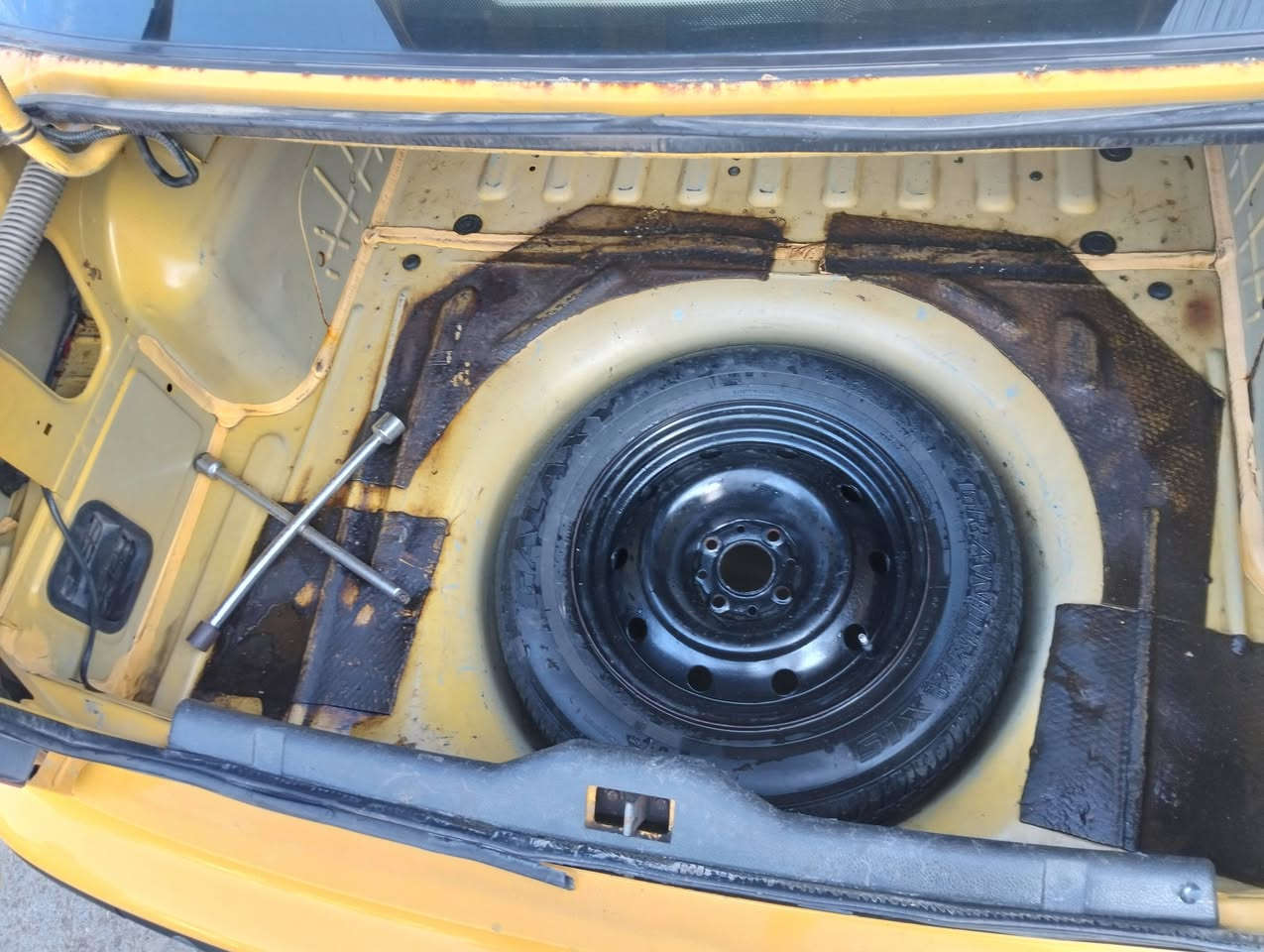 سلام عليكم سياره سمند موديل 12 سياره كفاله بدون صبغ بدون تبديل كير مكينه جدد دوشمه  تبريد ثلج تخم تاير جديد رقام دولي صدر امامي خلفي جديد مكاني بل حسينية مال راشديه سعر 43 وبيهة مجال تصال بل رقم ***********
