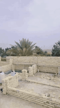 تحياتي السلام عليكم. خلفة بناء كرسته وعمل.
نشتغل قطعي وعلى الدبل  بناء درجه اولئ مع النظافة بعد إكمال البناء
(مكان العمل داخل بغداد هاتف او) خاص (***********)
(***********.)متواجد (واتساب👉) 
(والله يرزق الجميع تحياتي)
