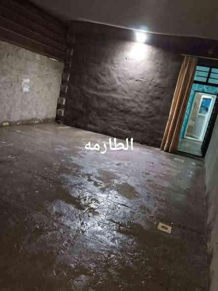 السلام عليكم 
بيت في البراكية شارع المطار السايدين شارع السبيس قرب الدلال ابو سرحان  شارع  بيت حوسة 100 متر طولي اساس صب والسقف صب بي غرفة نوم وصالة ومطبخ وتخاريج وطارمه بدون استقبال وبي غرفه فوك كبيرة سقفها سندوج البيت بدون كاشي وسيراميك بس نضيف وعالي عن الشارع  السعر 35 مليون بي مجال بسيط 
اقرار محكمه سند 25  
للاستفسار الاتصال ***********
