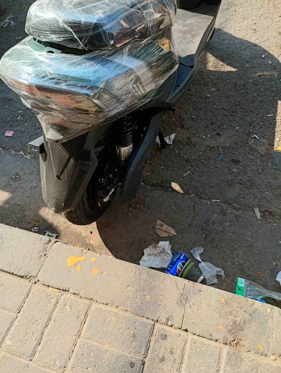 بغداد الكراده دراجه شحن للبيع
سلام عليكم دارجه شحن ام عيون موديل 25 صار شهرين من مشتريها مواصفات فول تاير چوبلس ويل كاب 6 بطاريات  كروس سرعه شحنها يمشي 70كيلو غير متواجد على فيس اتصل على رقم *********** بي واتساب
