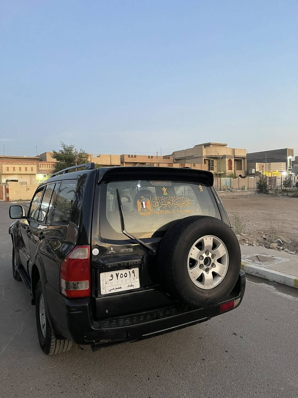 السلام عليكم باجيرو 2005مصبوغه حزام جماليه  7 راكب مكينه 3000 V6 تبريد شغال كهربيات كله شغاله مريات شفط آريل كهربائي داخل نظيف رقم بغداد تحويل ثاني يوم مكان سياره الانبار -فلوجه سعر 80رقم تلفون ***********
