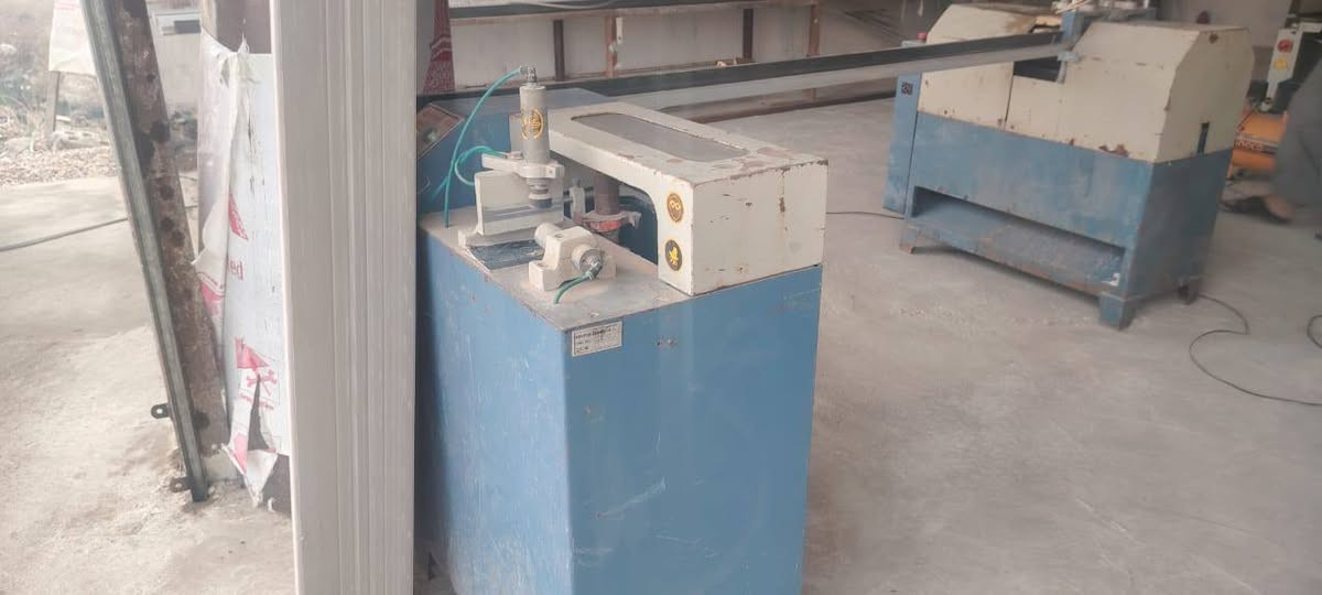 السلام عليكم للبيع معمل bvc. سنكل ٣ قطع مع كمبريسر اي استفسار الاتصال على الرقم. ‏‪***********‬‏
مكان بابل المسيب والسعر مناسب جدا
