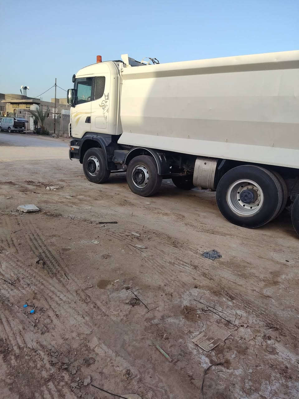 سكانيه للبيع موديل 2008 اصل مسجله بموديله مكينه 8 انجكتر 500 مجموعة ورده العنوان الدوانيه كفاله عامه *********** السعر 435 مربوطه قاطره ومقطور
