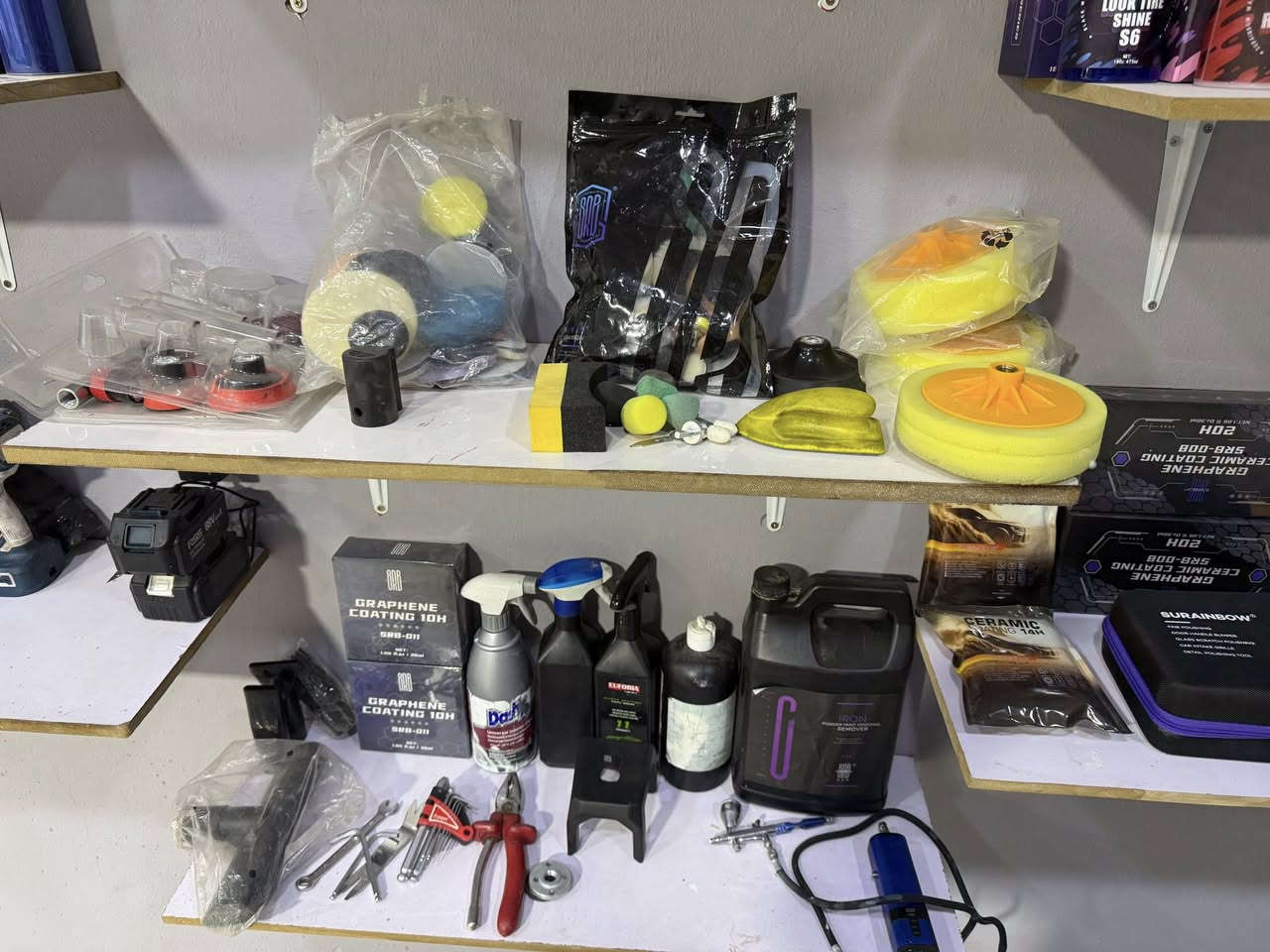 مركز عناية بالسيارات متكامل للبيع غراض بعدها جديده بسعر مناسب سبب البيع عدم التفرغ 
للتواصل 
***********
