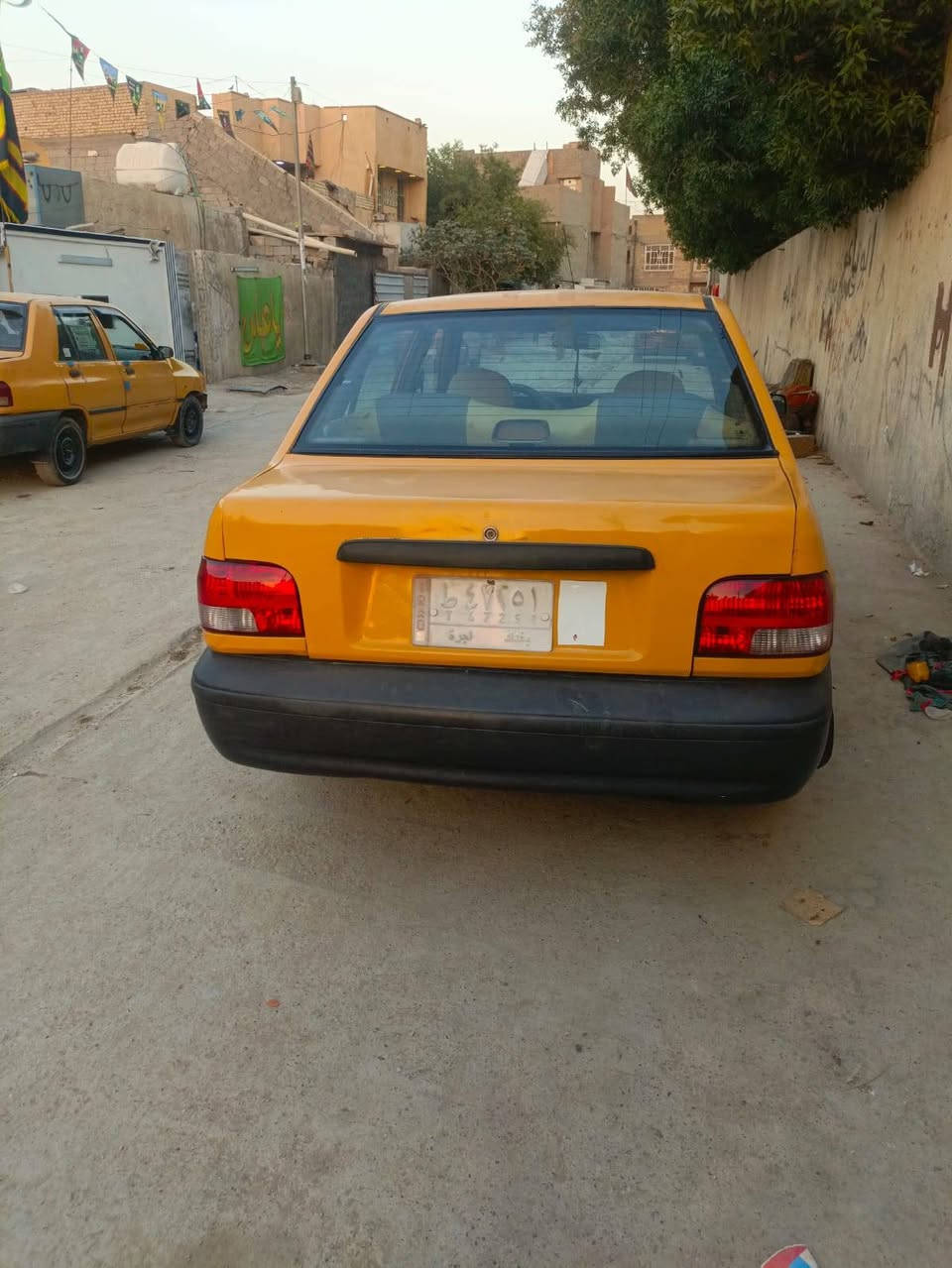 سلام عليكم سايبه موديل 12 مصفره هيئه وغرامات كير مكينه مكفولات شواصي بس واحد معمر سياره مكانات صبغ بدون اي ضربه السعر 20 وبيهه مجال مكان السياره بغداد رقم الهاتف ***********
