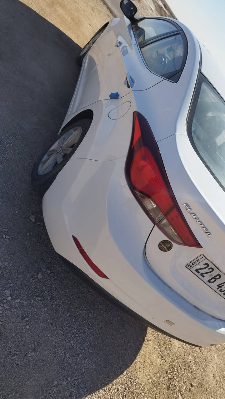 السلام عليكم ورحمة الله.
النترا موديل 2016 للبيع فقط 
السياره فول مواصفات عدا البصمه محرك وكير شرط الشرط
سلايت تحكمات شاشه كامره. منظومة لايت شمسي جديده محرك حجم1800
رقم اربيل هزه وسنويه جدد شرط التحويل مباشرة
السياره بدون صبغ وبدون ضرر بيها ملاحظات بسيطه السونار مرفق مع الصور والسياره مال جناي احلى من الصور شخط مابيها 
السعر 138 ورقه وبيها مجال تجي وتشلع عيوني 
***********
