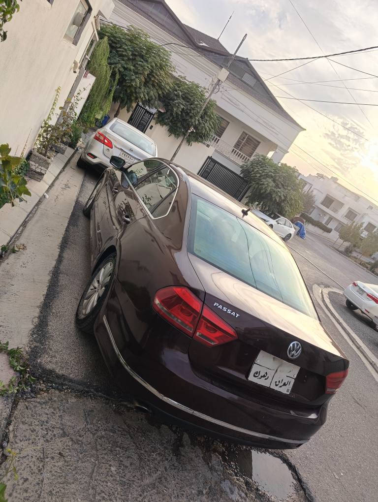 خوار هەموو بازار سعر تەنها 107 ورقە 
پاسات 2015 خلیجی پێنج پستون 2.5
گێر و مکینە کارەبای و هەموو گیانی بەشەرت
سیارەکە دینار مەسرەفی تێدا نیە چوار تایە نوێ یە تحویلی بەشەرتە 2 ورقە غرامەی لەسەرە لە سعر دێتە خوار .. سەیارەکە 6 پاڕچەی بویاغە چەمپێکی دواوەی هەیە هەردوو جاملوغی پشتەوەی معجونە باقی چوار پارچەکەی تر تەنها بویاغە پێشی کەپسە شانسی بەطانە ناو حەوز بەشەرت لێدرانی نەبێت .. 
من لە دهوکم مشتری بی لە خزمەتدام *********** دهوك, العراق
