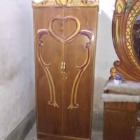 غرفة • تحتاج تصليح • للبيع