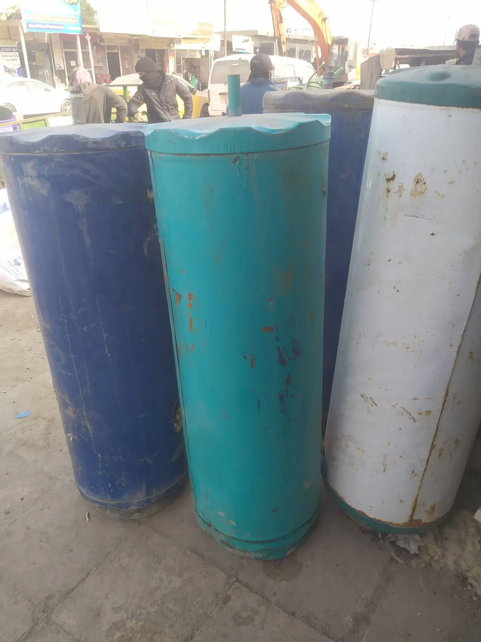 سخانات للبيع حجم كبير 160 لتر حلة ثورة قرب الكراج وصور الشهداء فرع مركز الثورة موبايل ***********
