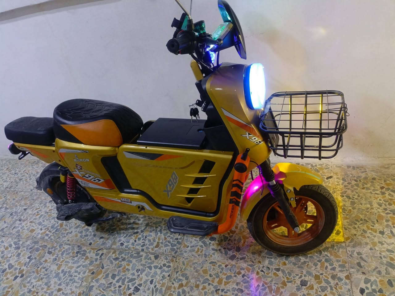 للبيع دراجه اكس 900 بطاريات شغاله بس بيهن نفخه بسيطه السعر 350 بها مجال شغاله من كل شيء الاستفسار ***********
