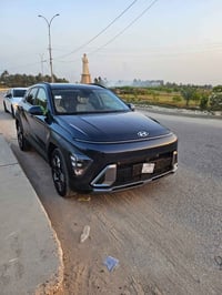 اعلان بيع  هونداي كونا موديل 2025 فئه SEL داخل ابيض صفر جديد ضررها بني...