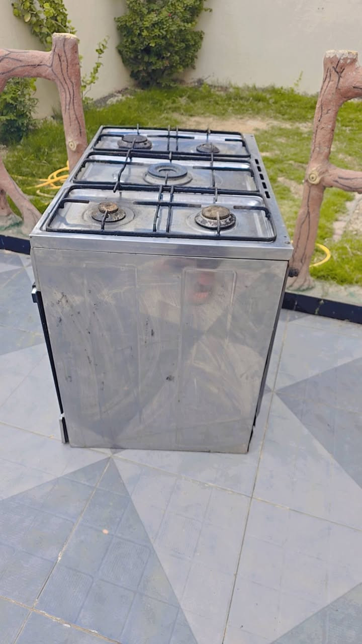 البيع طباخ شرط الشقل حته الفرن السعر ب 100 الف ***********
