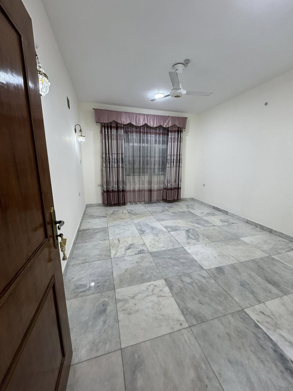 لإعلان: ايجارررر 🔴🔴🔴
مشتمل ارضي  – المنصور (ورى صاج ريف)
المساحة: 220 م²
مواصفات الدار:
 • صالة
 • مطبخ
 • كراج
 • 3 غرف نوم
 • حمامين
 • مخزن
📍 موقع مميز وقريب من الخدمات

☎️***********
