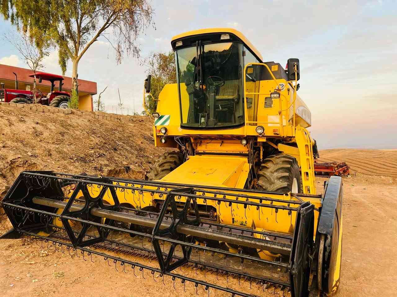 للبيع حاصوده نيو هلندى موديل 2004ده بل درام هايدرو ٥ بلم نضيف ***********
