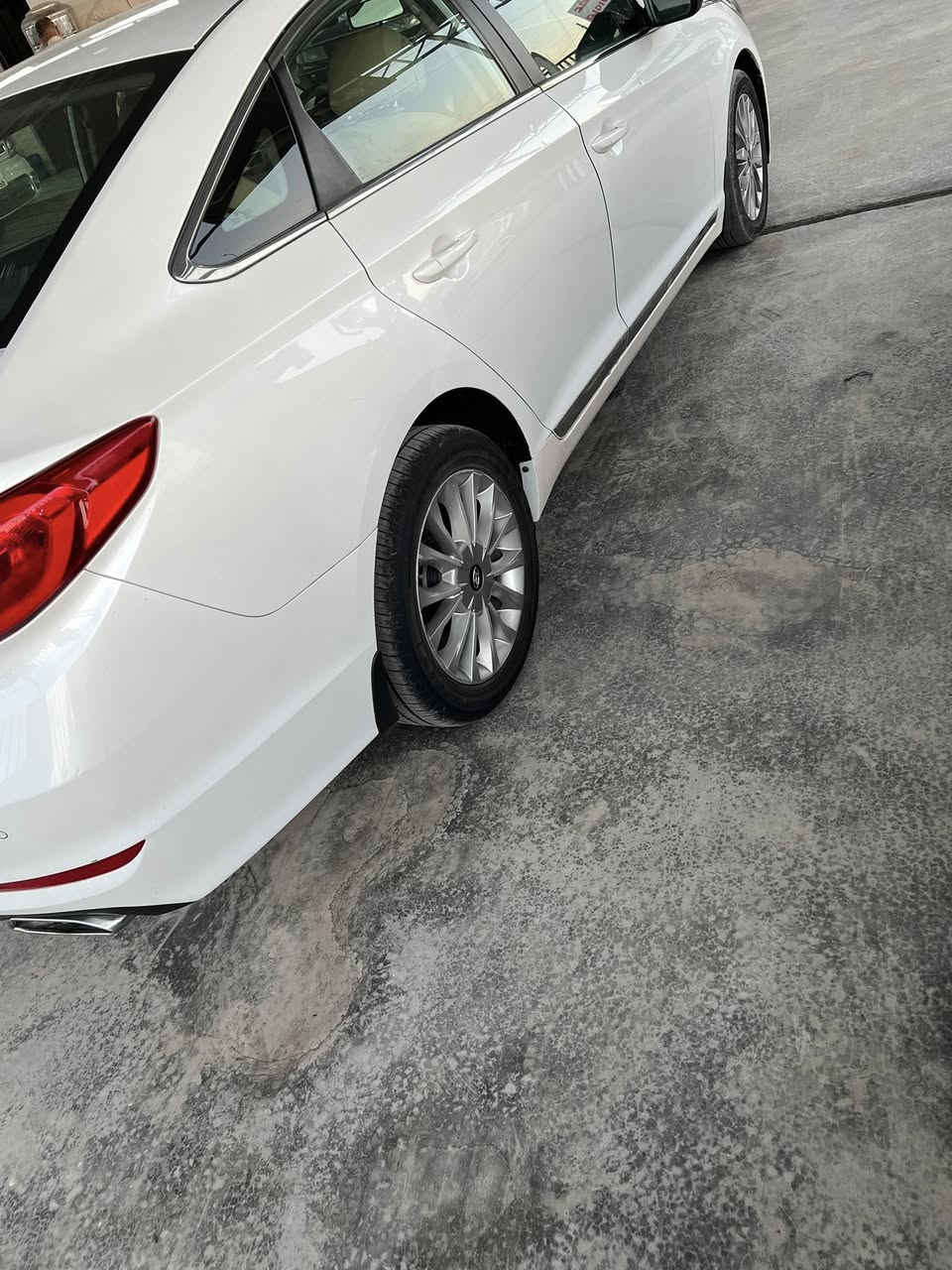 سلام عليكم
سوناتا 2016 خليجي 

الشركة الدوليه العراقية 

مكفولة من التبديل بيها صبغ شبرين بالهلال الخلفي  الايمن واضح بالسونار

مكينة 2400 دوش 

مواصفات الاعتيادية 

كشنات جلد

وكشن السايق كهرباء

تحكم استيرن 

اشاير مري مري شفط 

انظمة قيادة

شاشه وكامره 

لد امامي 

حساسات 

دبل صالنصه

السعر 158 وبيها مجال

رقم بغداد الجديد باسمي تحويل مباشر 

رقم صاحب السيارة 

***********
