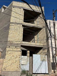 بيت هيكل مساحة 74 متر واجهه 6.35 متر ثلاث طوابق الطابق الأرضي صاله و م...