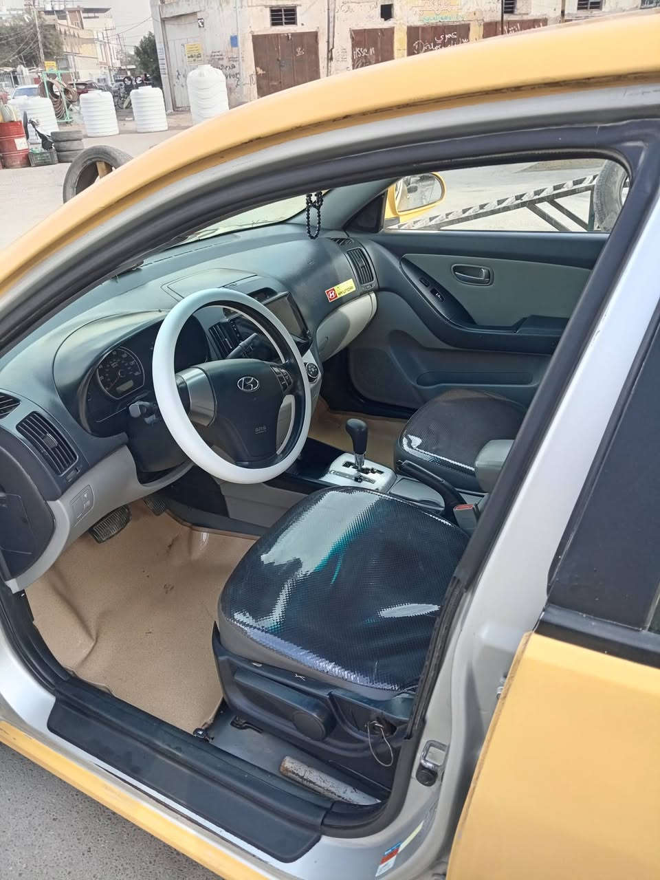 سلام عليكم الانترا وراد امريكي بدون حادث كير محرك مكفول 2000 رقم انكليزي بابل بسمي تخم خط ابيض دوشمه صدر امامي خلفي جديد العنوان بغداد فلكه حي نصر     ***********
