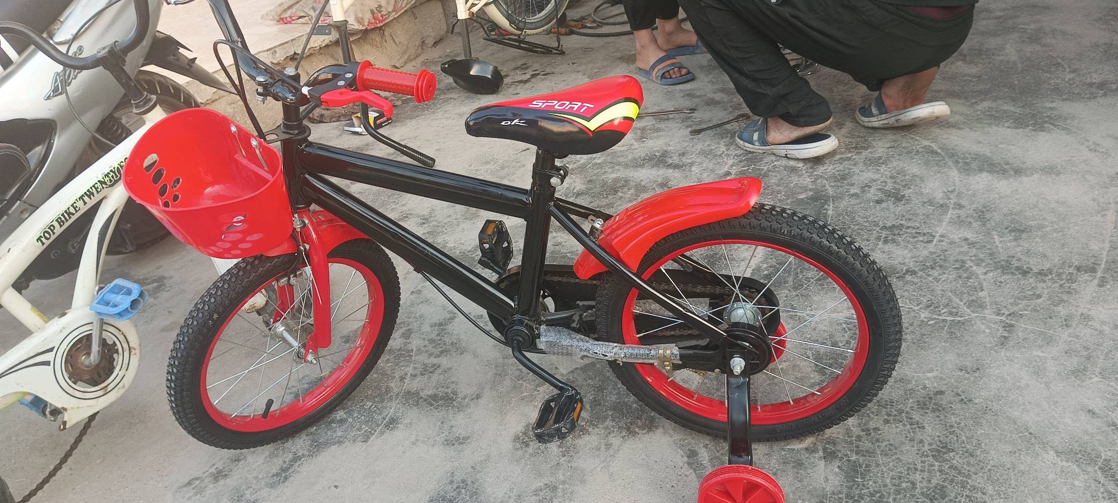 بايسكل جديده توه مشترينه 65 صارله يومين من ماخذينه...  رايدينه50 بالعافيه ع يأخذه...
سبب حجم اكبر من عمر طفل....
 تصال أو ستفسار***********...
 خور الزبير شارع المصافي 