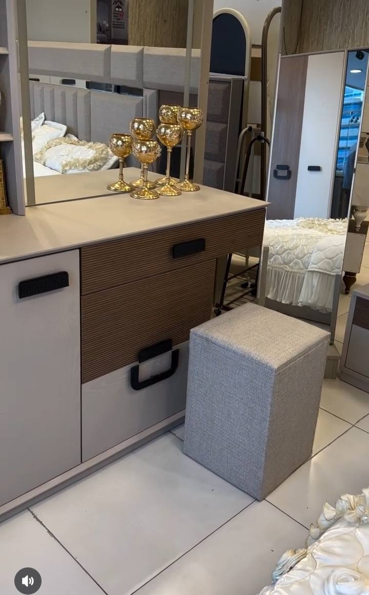 غرفه نوم لبيع. وتخم لبيع.  عنوان شعب  توصيل ماعندي


**إذا كنت صاحب هذا الإعلان وتريد حذفه لأي سبب، رجاءا أرسل رسالة إلى الدعم الفني**