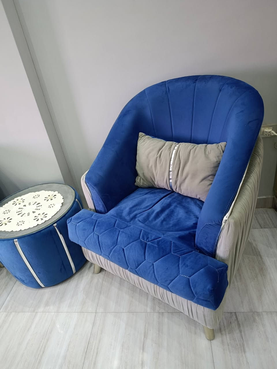 انتريه معمول عموله كنبتين وكرسي وترابيزه استعمال خفيف بحاله جيده للبيع السعر 3000


**إذا كنت صاحب هذا الإعلان وتريد حذفه لأي سبب، رجاءا أرسل رسالة إلى الدعم الفني**