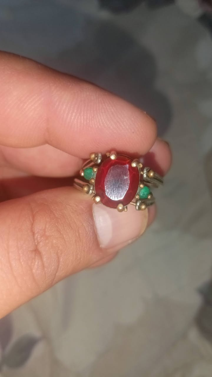 خاتم قلاب حجرتين فضه وداير نحاس
يحتوي ياقوت تركي احمر مع زمرد هندي اخضر بسعر 50 الف مع توصيل للمحافظات


**إذا كنت صاحب هذا الإعلان وتريد حذفه لأي سبب، رجاءا أرسل رسالة إلى الدعم الفني**
