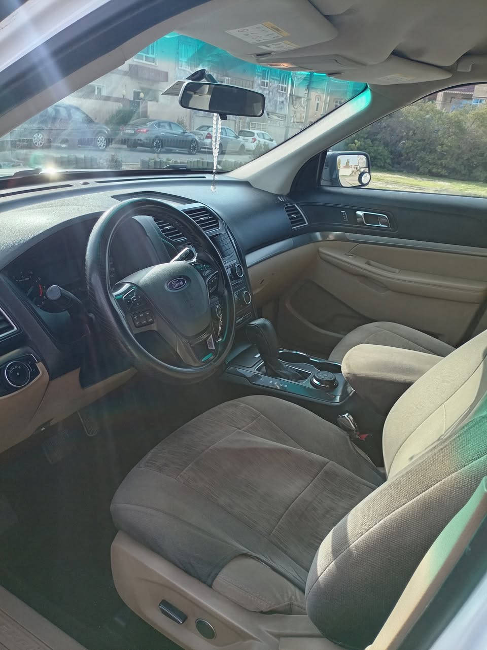 فورد ابیض  ثلجي، مودیل 2016، کلین تایتل، رقم اربیل، ماشیة 102.000klm، سیارة نظیفة، كیر اتوماتیك، 7 راكب، 6 سلندر، ویل نیكل، السیارة موجودة باربیل، سیارة جاهزة مابیه اي نواقص، السعر 19.300$، للاتصال *********** واتساب...
