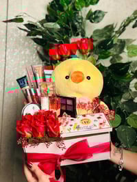 بوكس فالنتاين • بطة صفراء • مايبيلين