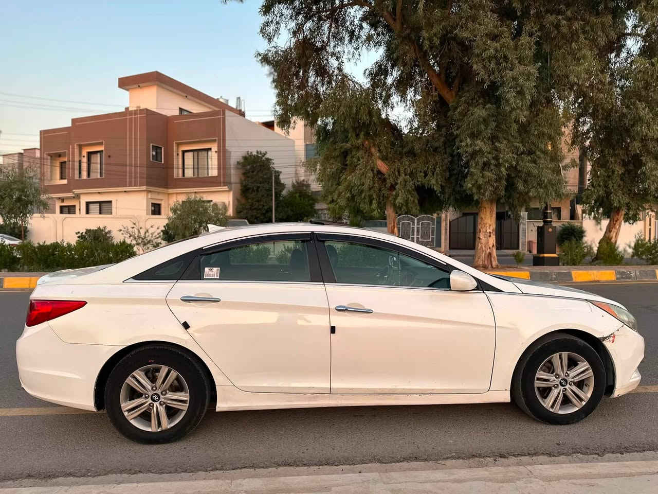 السلام عليكم 

سوناتا موديل 2013 وارد امريكي ليمتد Limited
محرك 2400 GDI  "مبرمجة" 
بانزين عادي ونقطة دوانز متسمع
قطعتين صبغ (قبغ صندوق وجاملغ يسار وشويه من جاملغ اليمين) 
مواصفات الليمتد معروفه والعزيزه مواصفاتها حلوه 😍
1- كشن سايق كهربائي✅
2- بصمة تشغيل ✅
3- بصمة ابواب ✅
4- شاشه وكامره خلفية اصلية ✅
5- شفتات ستيرن سبورت ✅
6- تحكمات ستيرن جهتين ✅
7- تثبيت سرعه ✅
8- تبريدها ثلج (ناقصها شحن غاز فقط) ✅
9- قفل مركزي ✅
10- مانع انزلاق ABS✅
11- فتحة سقف ✅
12- وضعية قياده اقتصاديه ( ECO ) ✅
13- لايتات منظومة زنون ✅
المحرك مجفت و تعمير رقم 1 وضمانك لحد متبيع لاتنقيص ولا تبخير شرط والسياره مبرمجة بانزينها عادي وانسى الدوانز
كير مكفول والدواخل مكفوله شرط✅
دهن جديد 
يحتاجلها ترتيبات كلش بسيطه ونقوصاتها فقط شحن غاز تبريد
"سنوية جديده 2025 بأسمي وشرط التحويل "
مكانها الموصل / الساحل الأيسر 
للتواصل والاستفسار خاص او الاتصال ع ((((الواتس فقط)))) 
***********

السعر : 100$
