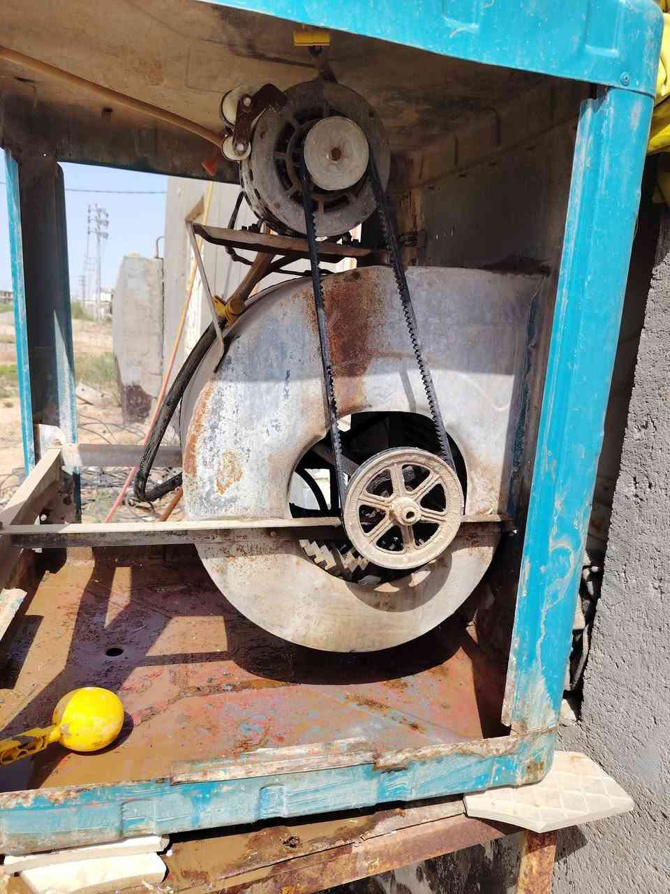 سلام عليكم مبرده حجم كبير سرعتين نظيفه بيه ثقب بالحوض رايده ٥٠وبيه مجال لشراي للاستفسار اتصال   ***********
