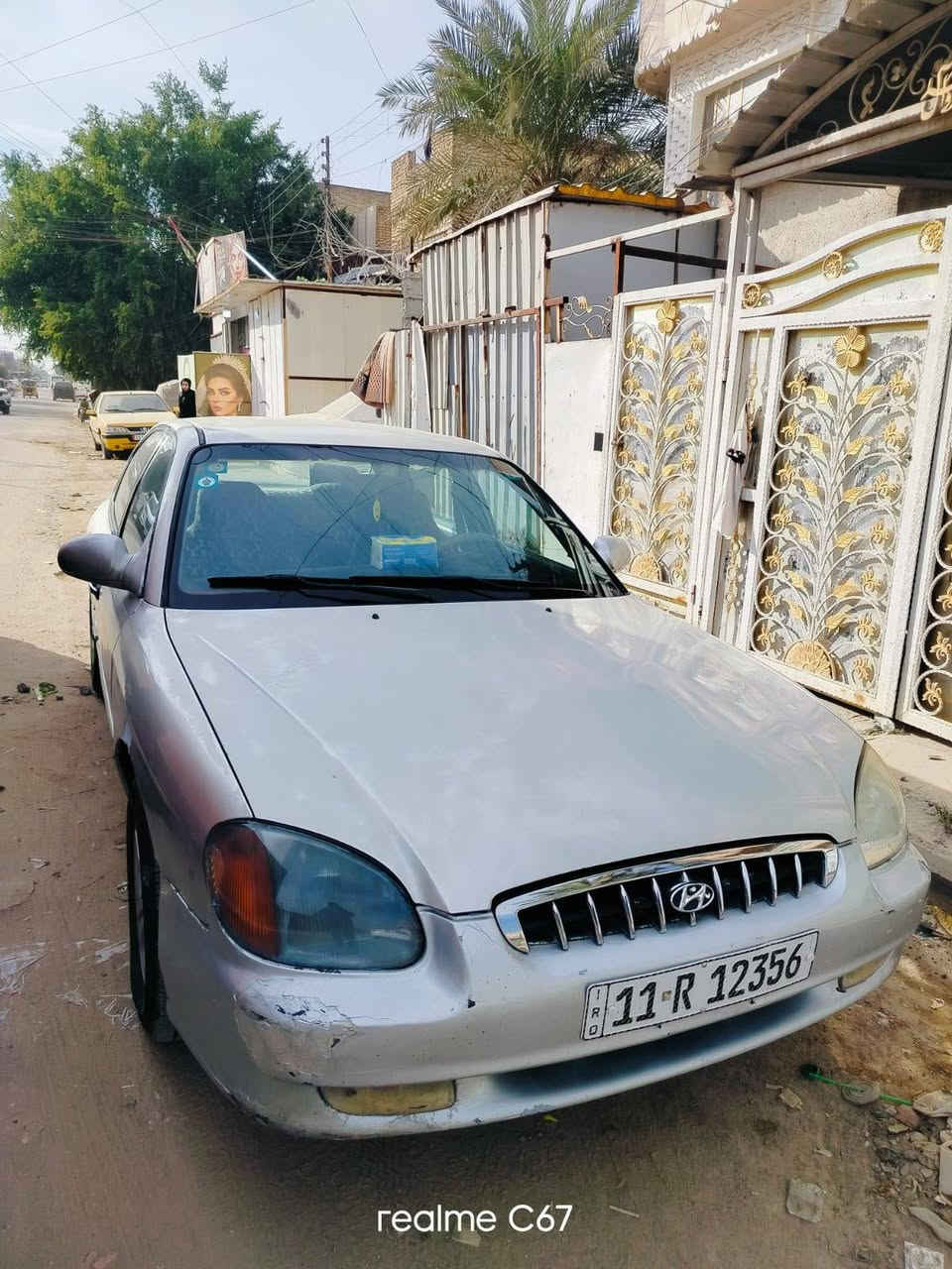 سوناتا موديل2001 مصبوغه عام جماليه  بدون ضربه سياره. بلادي. بانزين كير اوتوماتيك رقم نكليزي بسمي. سنويه. جديده سعر50 وبيه مجال عوان بغداد الشعب  رقمي ***********
