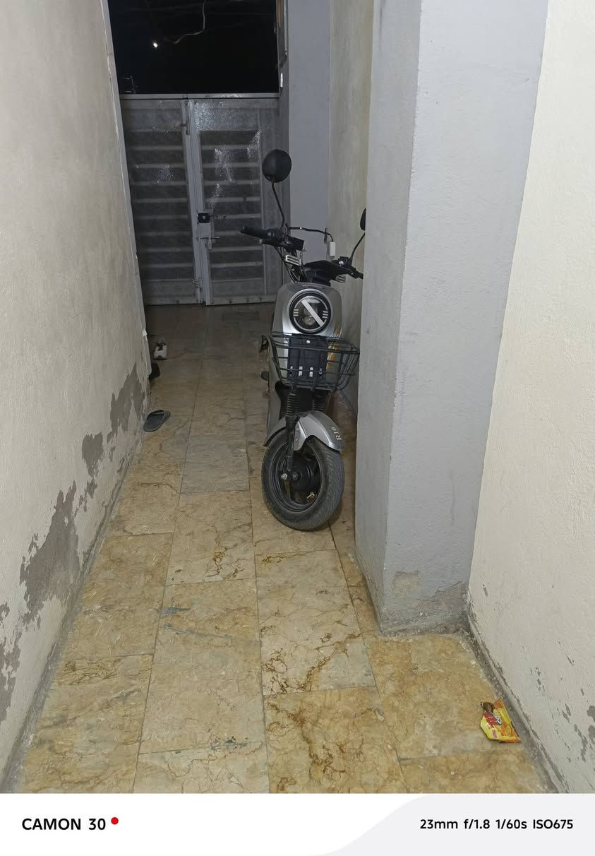 السلام عليكم دراجة شحن للبيع دراجة جديدة 5بطاريات كبار جديدة قبل ٣اشهر اخرتها ريان المكان حي القضاة***********
السعر450وبيهة مجال
