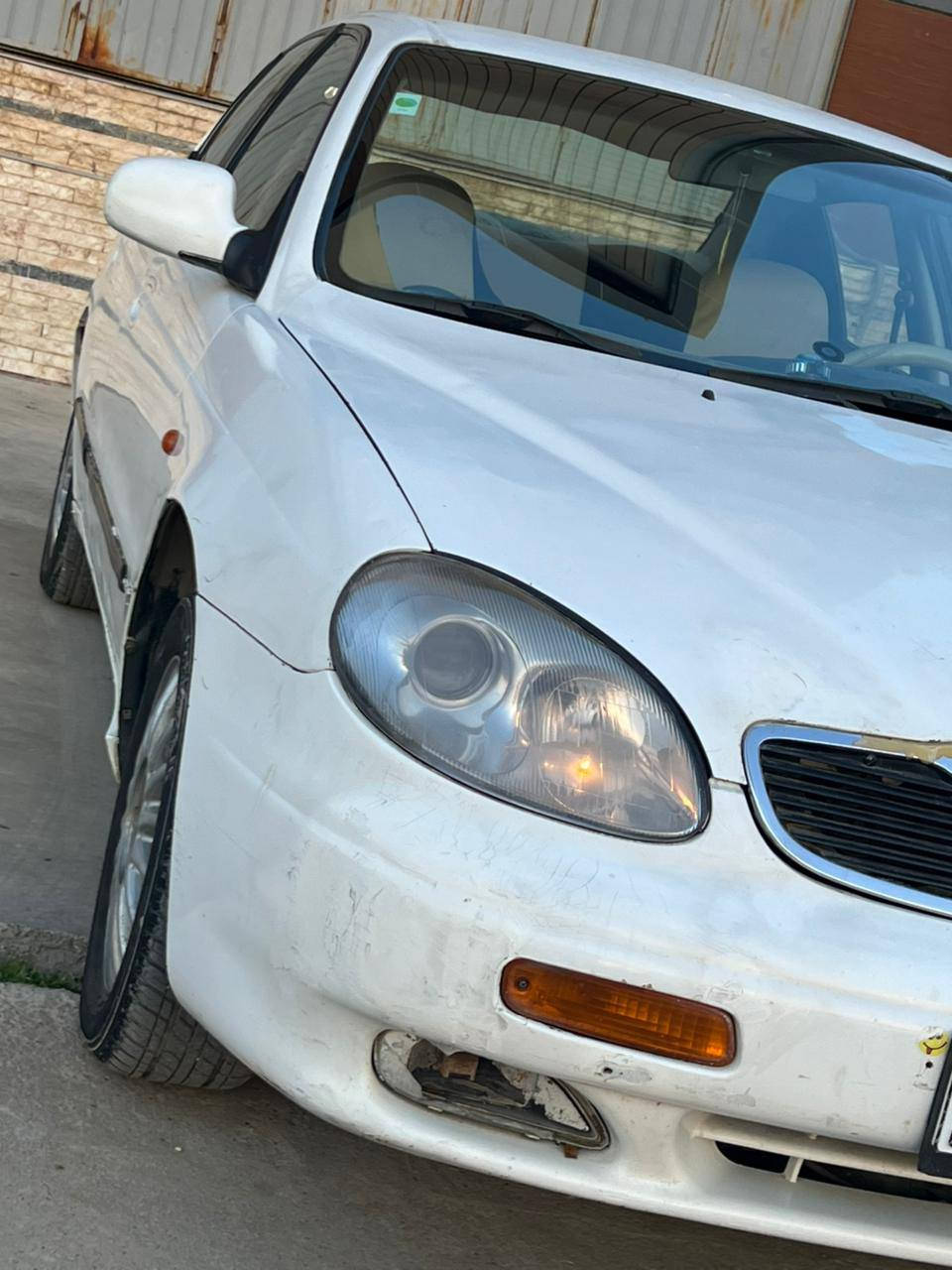 سلام عليكم سياره دايو لكنزه موديل 2000 رقم سياره ديالي انكليزي  هزه جديد سنويه لحد 30
محرك مسكر 1600
كير اتوماتيك 
سياره صدر امامي و خلفي 90٪ 
باتري جديد 
تخم تأير جديد صاحب سياره خانقين شرط تحويل 
سياره جاهزه من كلشي  
تبريد شغال بس رايدله غاز
 سعر سياره 42بيه مجال 
مكان سياره خانقين ***********
