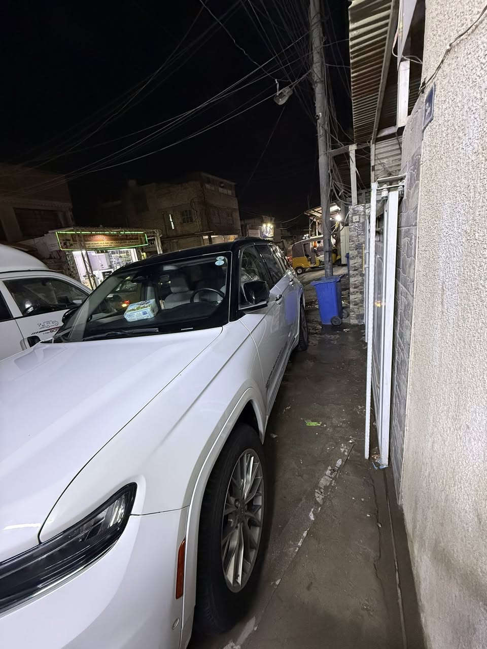 سلام عليكم جيب مديل ٢٢ وارد امريكي فول فول موصفات سياره سومتت سياره جديده ماشيه ٦٣ كيلوو بسمي سنويه بكاني بغداد الدوره *********** لبيع او مروس حسب القناعه
