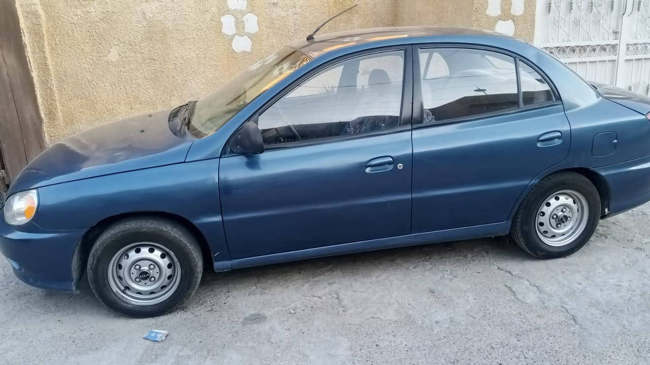سلام عليكم كيا ريو للبيع موديل 2002 السياره كامله مكمله من كل النواحي التبريد ويا السويج  كير مكينه مكفولات حدادية كله جديده طستها كلش ناعمه باتري جديد تخم تاير جديد مناقصها اي شي مصبوغه عام للجماليه ترايك وين متريد مكان السياره الدوره نهاية شارع 60 السعر 45 وبيها مجال ***********

