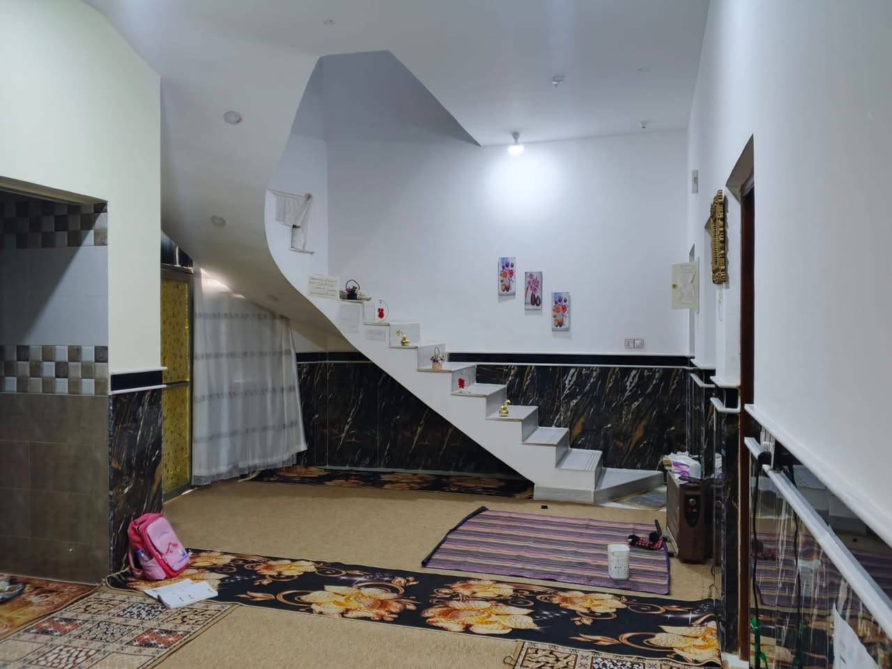 يوجد بيت للبيع طابو صرف ركن مساحه 150متر
 شارع 20 بنزلة الملعب البيت بناء درجة اولى البيت مطلوب اسكان الشراي يكدر يشتري ويسدد ويتحول القرض على المشتري البيت سعره 110 ومطلوب 40 يعني تدفع بس 70 والبقيه اقصاد استفسار اكثر اتصل على الرقم ***********
