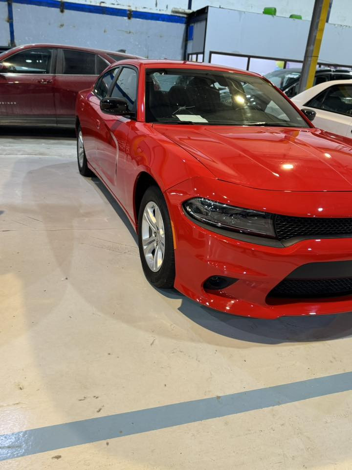 سلام عليكم
دوج جارجر 2023 
حره بدون رقم صبغ ربع البند فقط 
235 
***********
