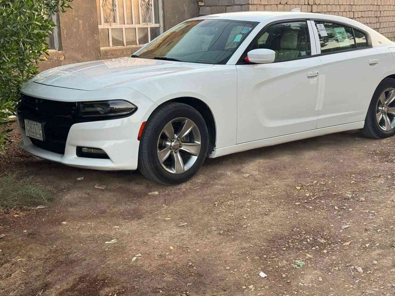 جارجر 2016  sxt رقم بغداد حادثها جاملغ امامي  مصبوغ فقط بدون لغد وشواصي وايرباكات ***********
