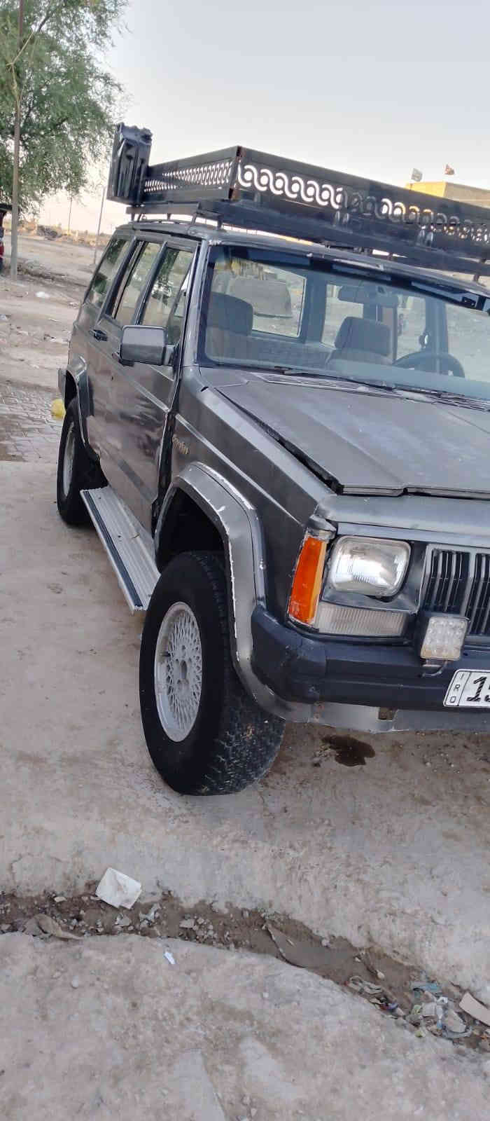 سلام عليكم سياره جيب شيروكي ماكينه ثنين ونص بطه خير من الله كير كهربائيات كلها شغاله طائرات 70 من 100 صدر 70% سياره مثل ما موجوده بالصوره موجوده رقم انبار اسمي رقم انجليزي متواجده السياره بغداد النهروان رقم الهاتف.   ‎0773 374 0427.    سعر 40 وبها مجال
