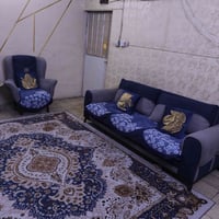 تخم للبيع ثمن مقاعد كبير وثقيل ويتحول الى سرير ومخزن سعره ٤٠٠ للاتصال ...