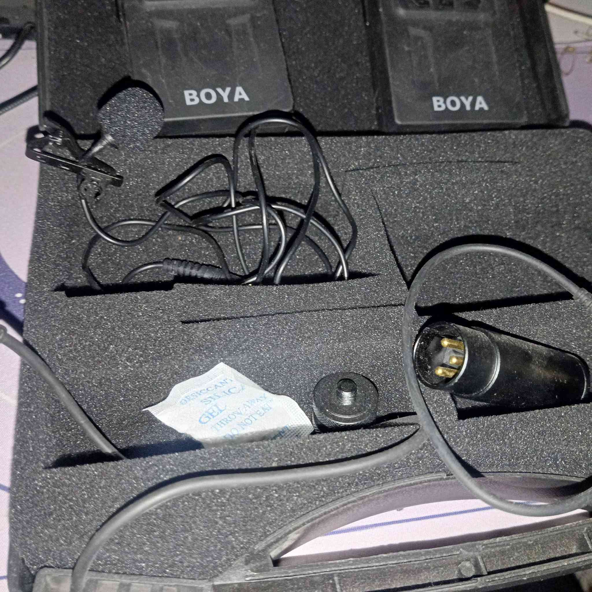 مايك boya لاسلكي احترافي 
اشتريته وما استخدمته جنت انطيه لواحد يستخدمه وهسه اريد ابيعه ومستعجل كلش على بيعته انطي سعر ويصير خير


**إذا كنت صاحب هذا الإعلان وتريد حذفه لأي سبب، رجاءا أرسل رسالة إلى الدعم الفني**