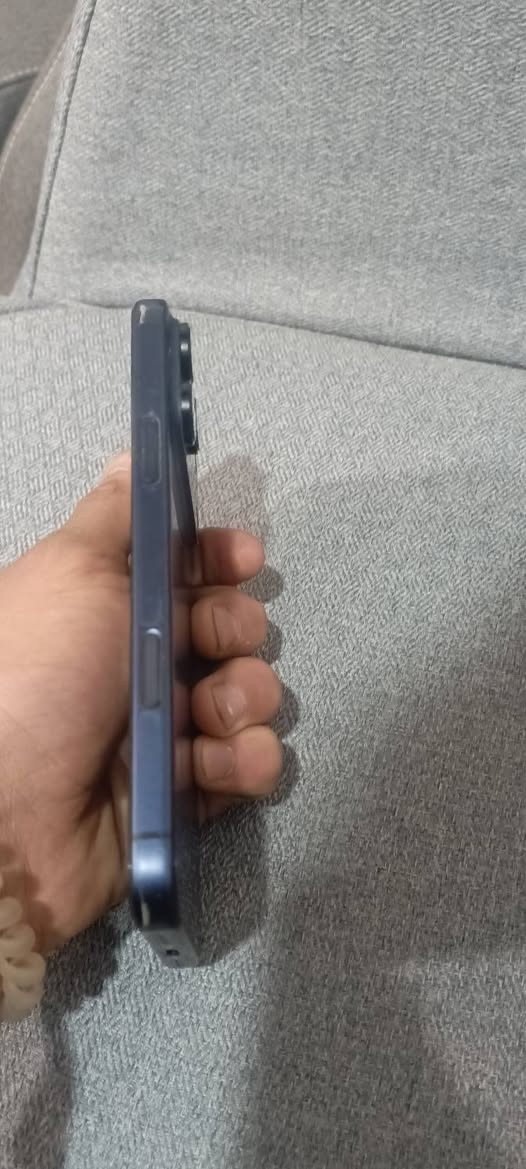 السلام عليكم عندي 17 برو ماكس لون نيلي أو لازرق نضيف كلش بعده بكارتونه بطاريه 100 مشحون 20 مره كامل ملحقات واير شحن راس مال شحن كارتونه الكفر ويا التلفون نضيف كلش السعر مليون ومئتين بيع مستعجل لاستفسار ***********
