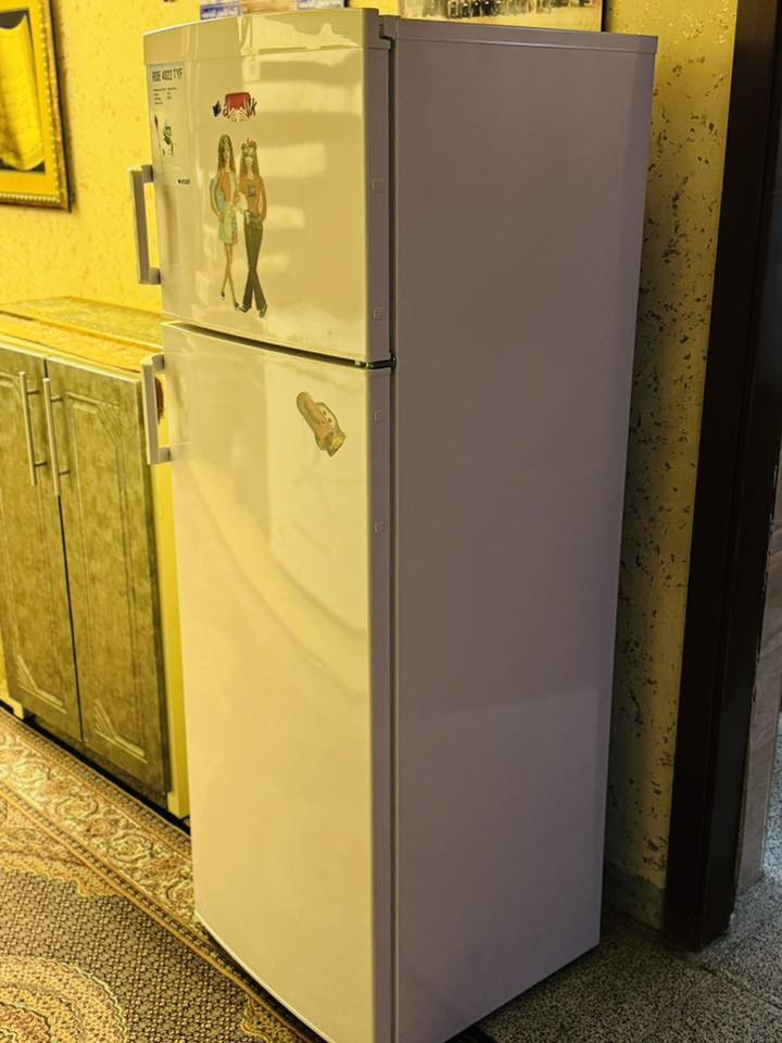 للبيع ثلاجة ومجمدة وميز طعام جديدات ونظيفات مكان حي الجامعة   للاستفسار.  (***********)
(***********)
