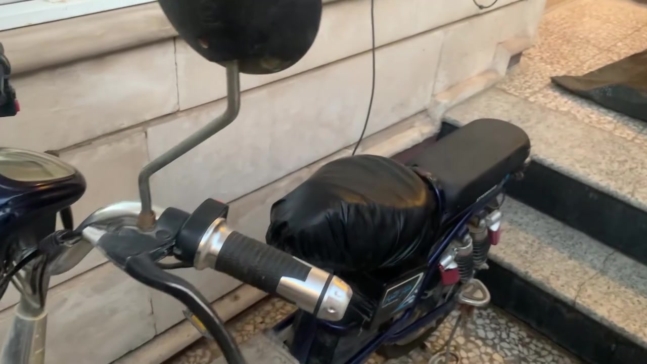 السلام عليكم دراجه للبيع انتركت اسبوعين ابيع باتري واكف تايرات جدد شاده الله شاهد بس الوره فاش من الترك طبعا جوب لس كهربائيات شغاله لايت هورن سكن خلفي اشاير مكاني بغداد الاسكان خلف مستشفى الطفل السعر ٥٠
الف***********
اخوان الي يشوفه غاليه الله يرزقه افضل منه 
تحياتي للجميع
